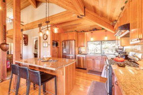 Lake Tahoe Home with Hot Tub 10 Mi to Palisades Ski
